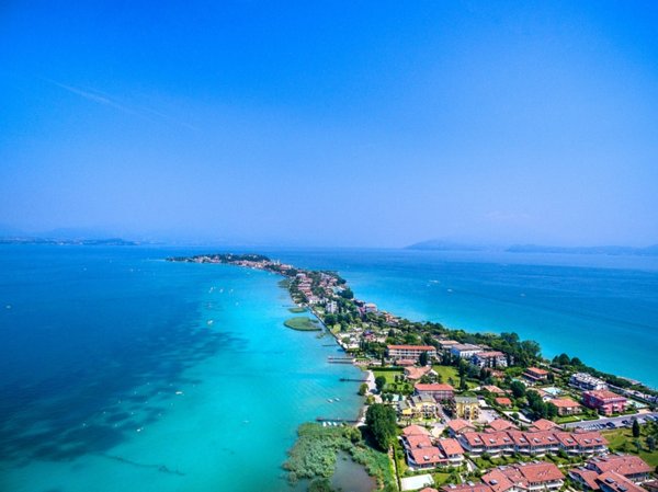 albergo in vendita a Sirmione in zona Colombare