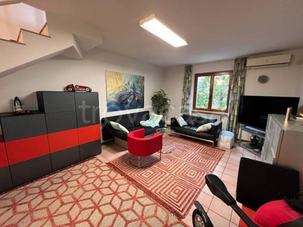 casa indipendente in vendita a Sirmione in zona Colombare