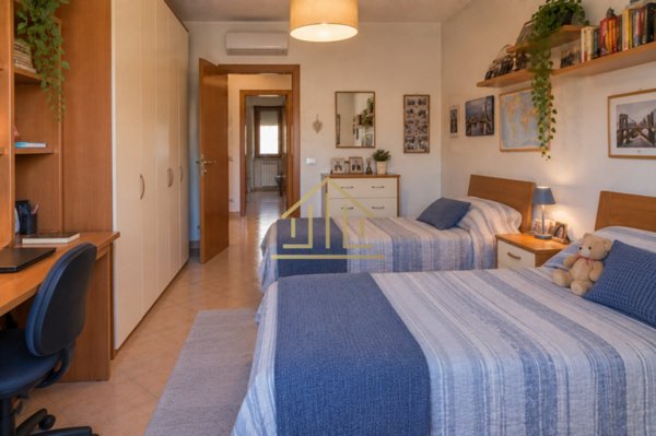 appartamento in vendita a Sirmione in zona Rovizza
