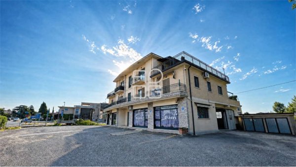 appartamento in vendita a Sirmione in zona Colombare