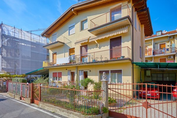 casa indipendente in vendita a Sirmione in zona Colombare