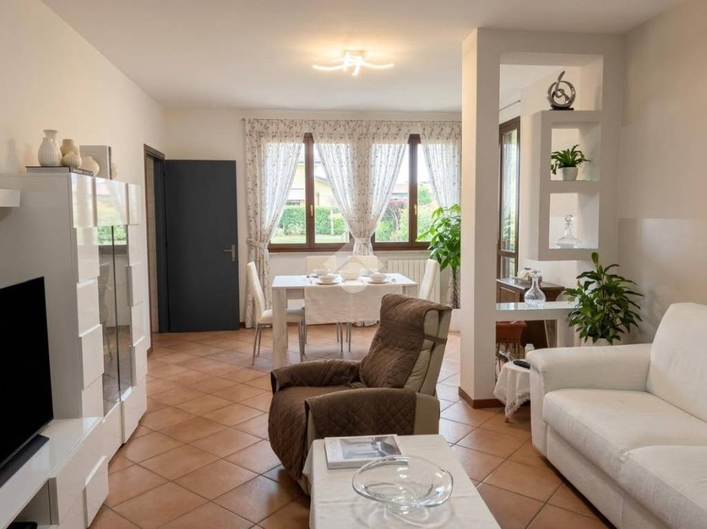 appartamento in vendita a Sirmione in zona Colombare