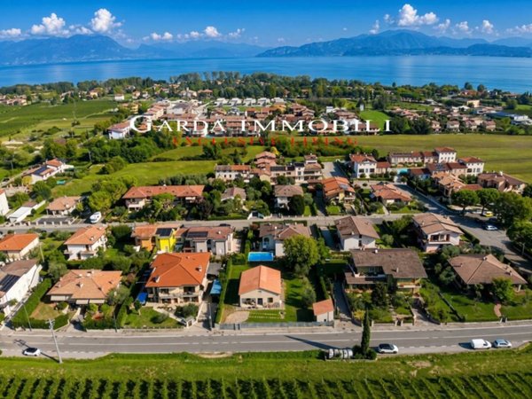 casa indipendente in vendita a Sirmione in zona Lugana