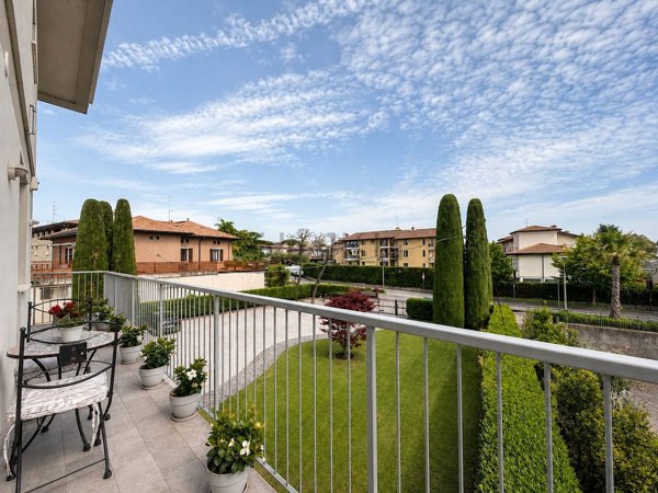 appartamento in vendita a Sirmione in zona Colombare