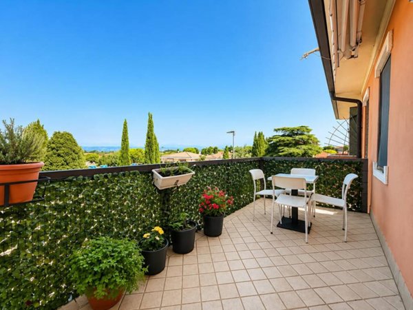 appartamento in vendita a Sirmione in zona Colombare