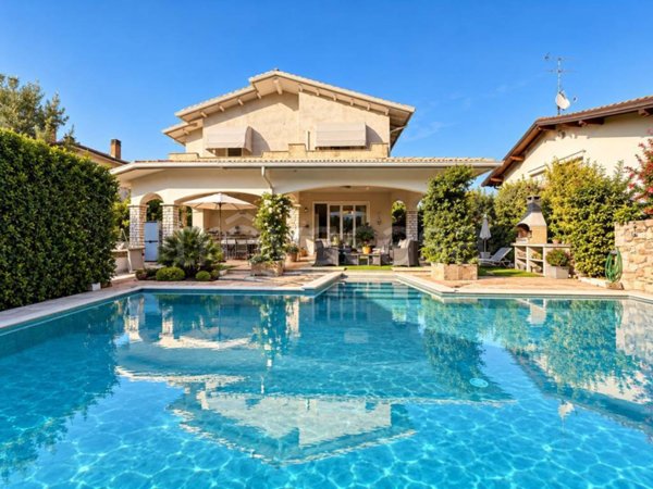 casa indipendente in vendita a Sirmione in zona Lugana