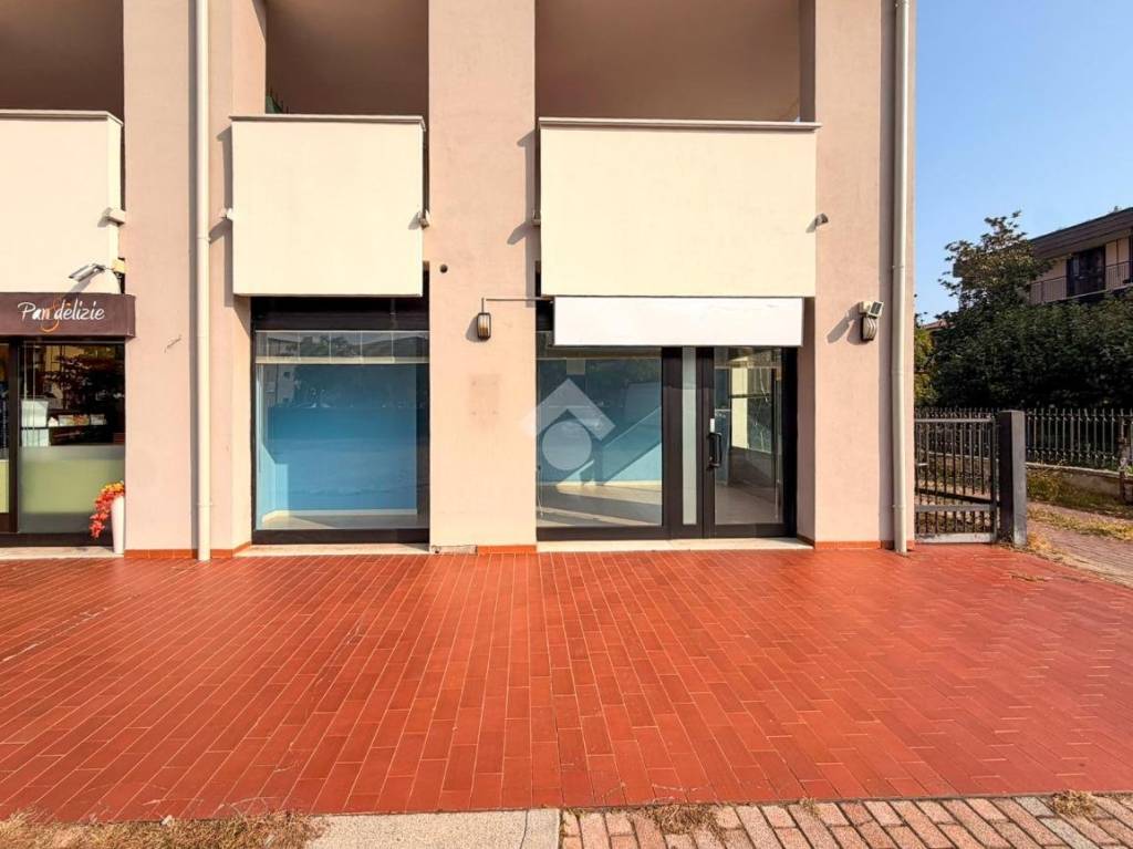 ufficio in vendita a Sirmione in zona Lugana