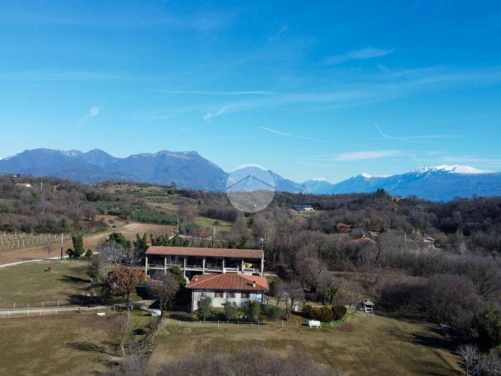 casa indipendente in vendita a Soiano del Lago