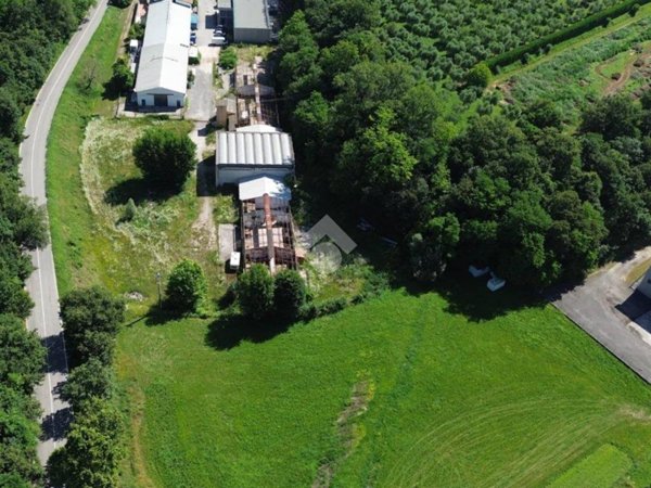 capannone in vendita a Soiano del Lago