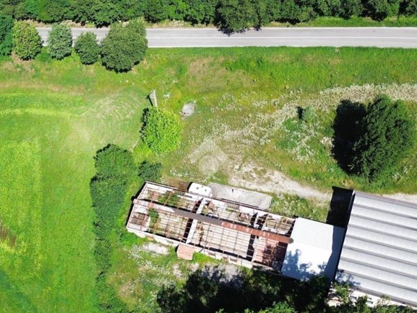 capannone in vendita a Soiano del Lago