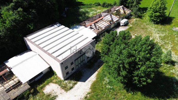 capannone in vendita a Soiano del Lago
