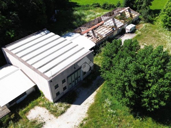 capannone in vendita a Soiano del Lago