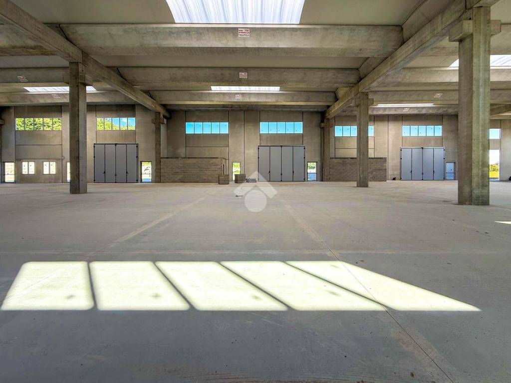 capannone in vendita a Soiano del Lago