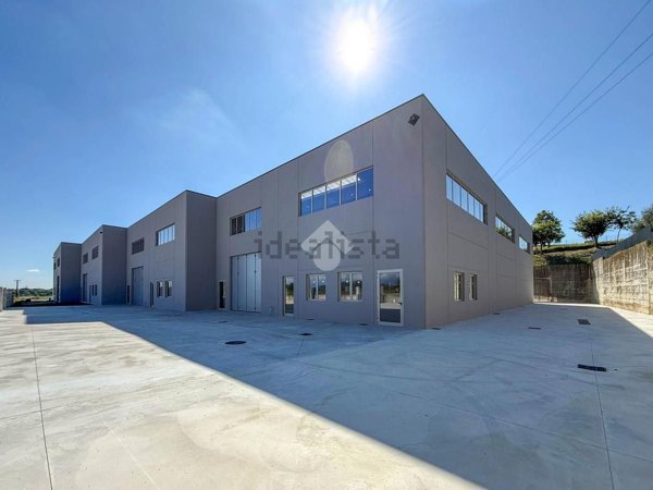 capannone in vendita a Soiano del Lago