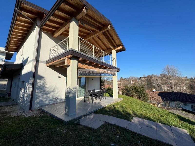 casa indipendente in vendita a Soiano del Lago