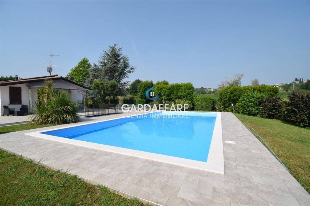 casa indipendente in vendita a Soiano del Lago