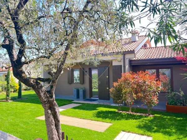 casa indipendente in vendita a Soiano del Lago