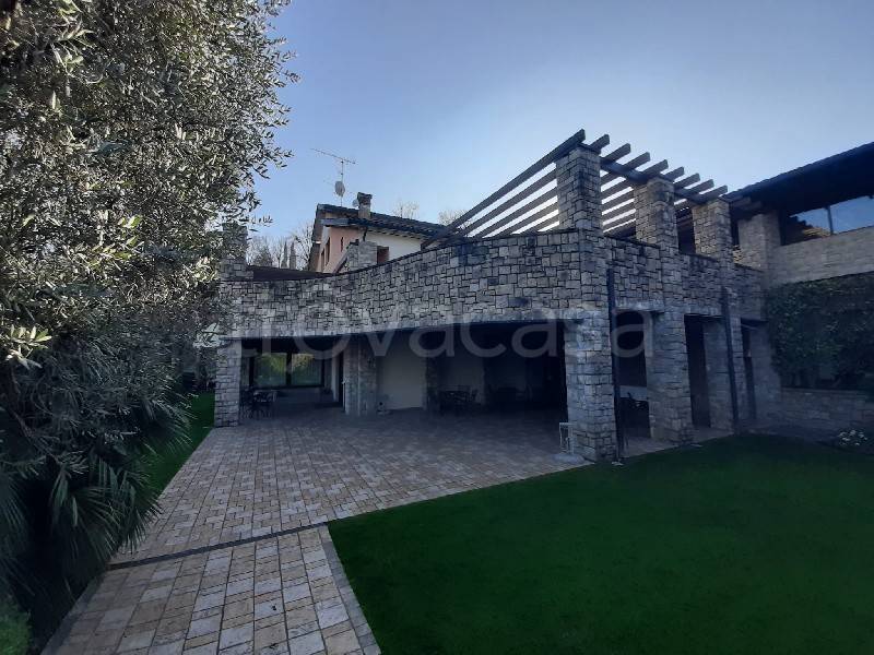 negozio in vendita a Soiano del Lago