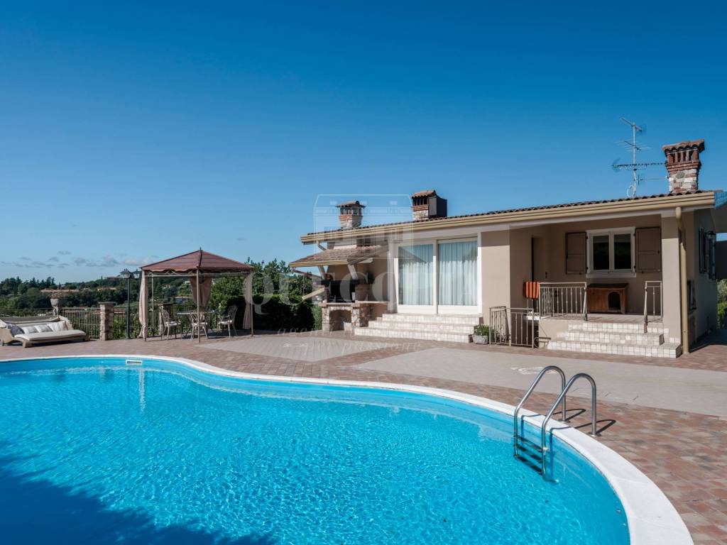 casa indipendente in vendita a Soiano del Lago