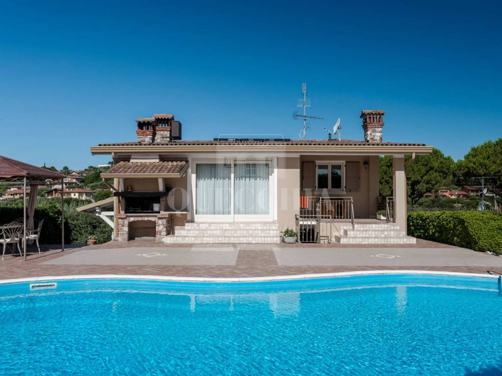 casa indipendente in vendita a Soiano del Lago