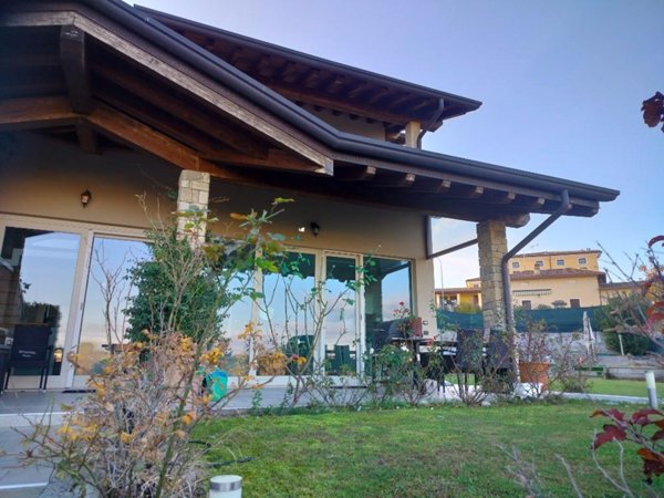 casa indipendente in vendita a Soiano del Lago