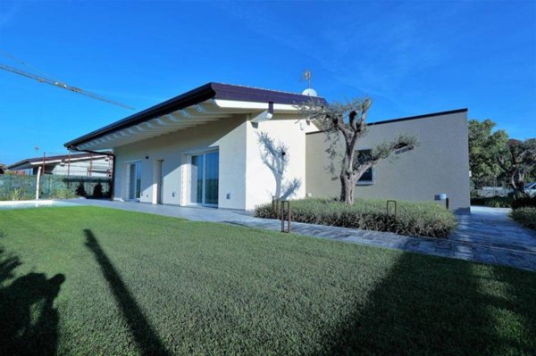 casa indipendente in vendita a Soiano del Lago