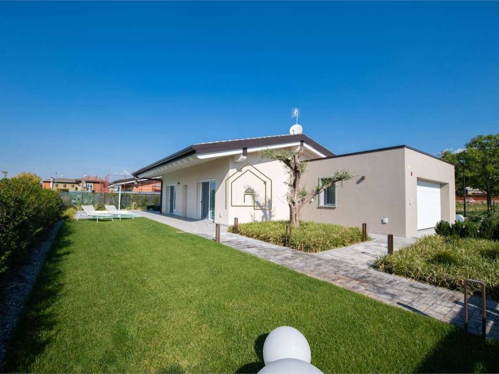 casa indipendente in vendita a Soiano del Lago