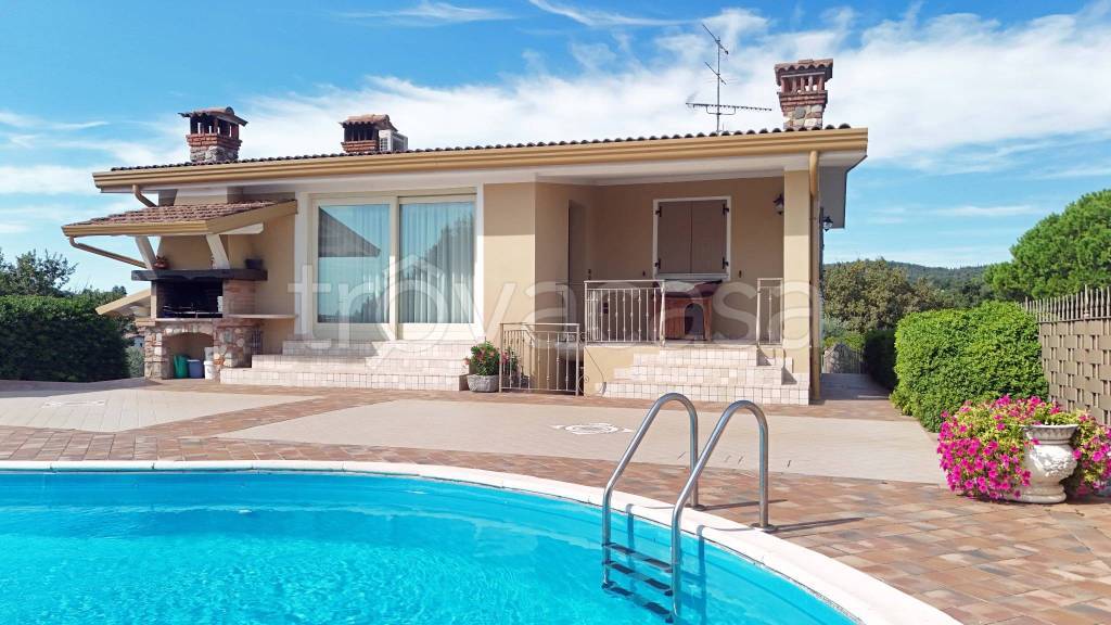 casa indipendente in vendita a Soiano del Lago