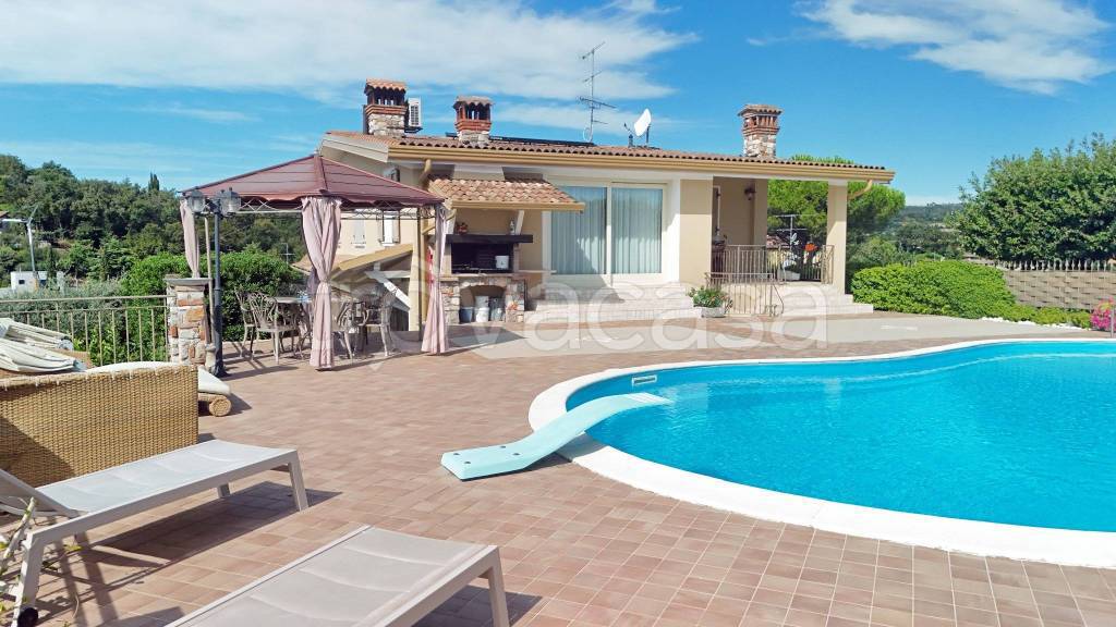 casa indipendente in vendita a Soiano del Lago