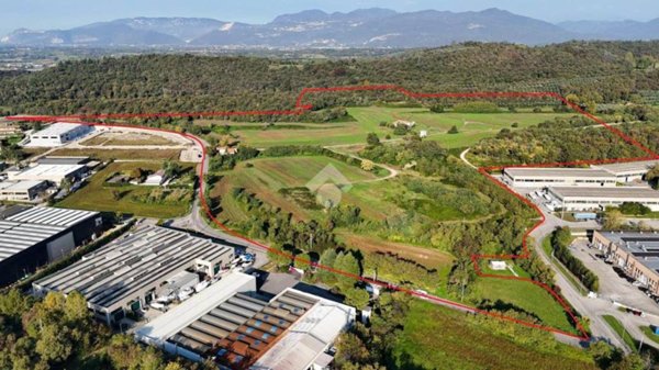 terreno edificabile in vendita a Soiano del Lago