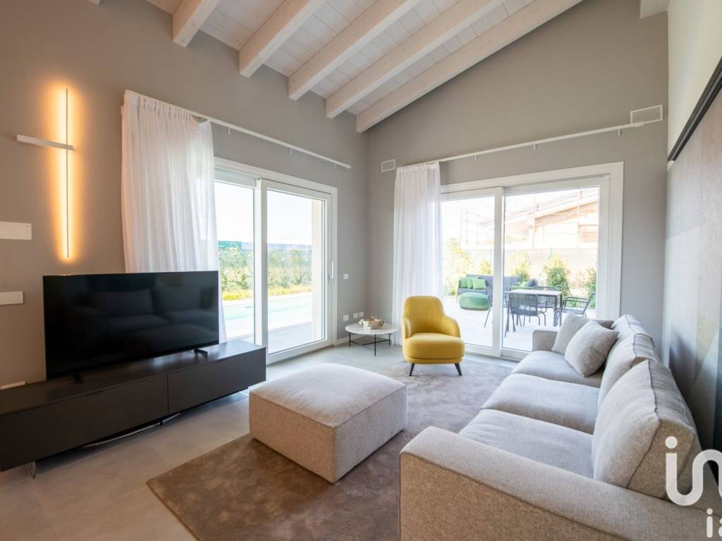 casa indipendente in vendita a Soiano del Lago