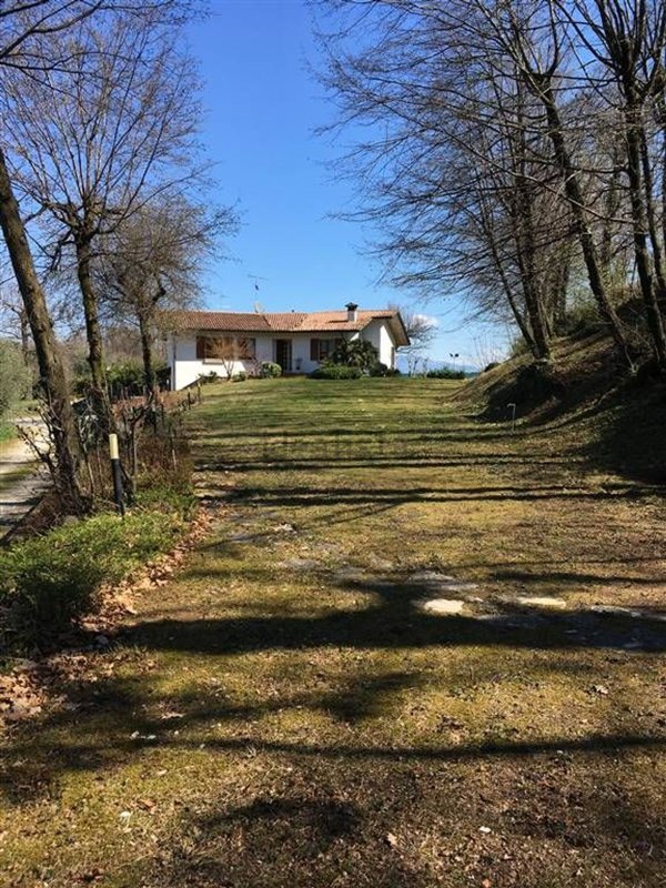 casa indipendente in vendita a Soiano del Lago