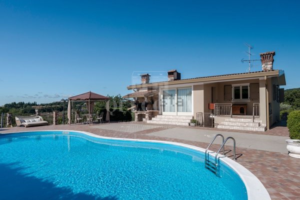 casa indipendente in vendita a Soiano del Lago