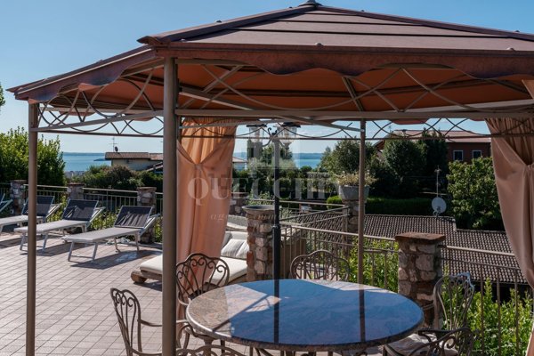 casa indipendente in vendita a Soiano del Lago