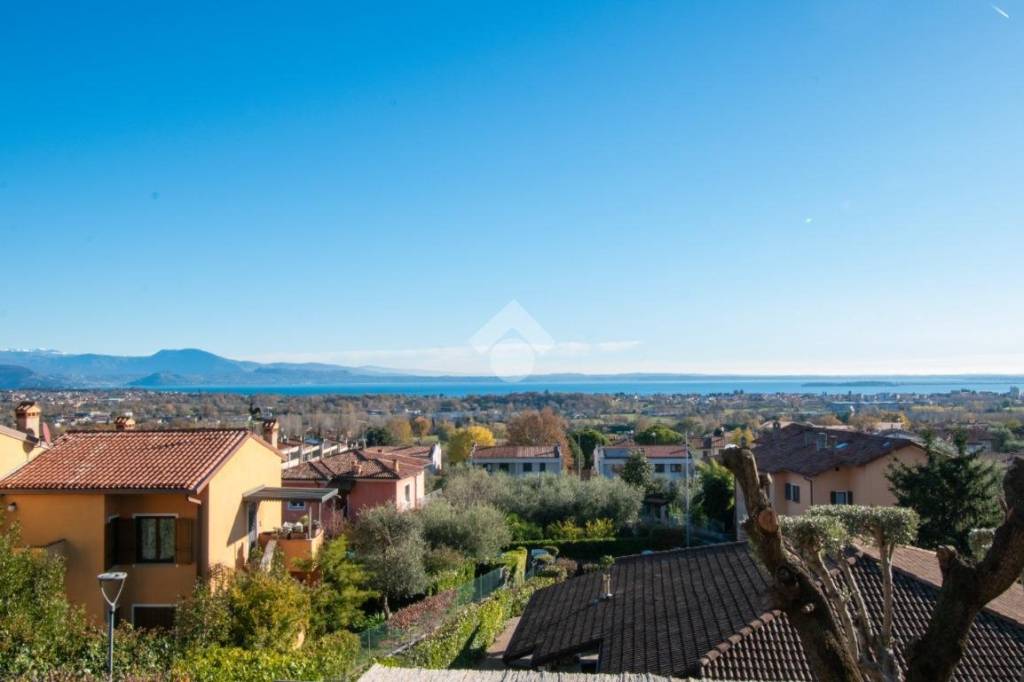 casa indipendente in vendita a Soiano del Lago