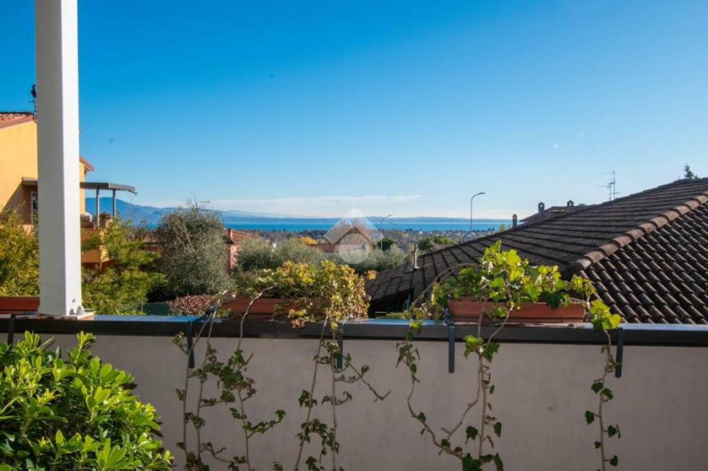 casa indipendente in vendita a Soiano del Lago