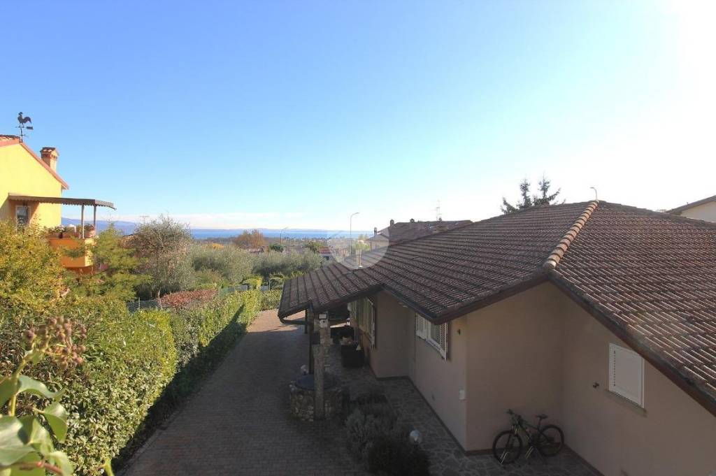 casa indipendente in vendita a Soiano del Lago