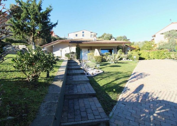 casa indipendente in vendita a Soiano del Lago