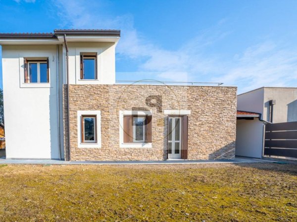 casa indipendente in vendita a Soiano del Lago