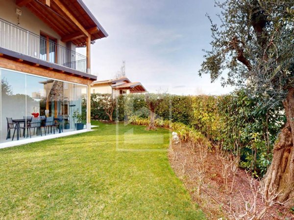 casa indipendente in vendita a Soiano del Lago