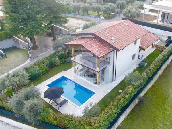 casa indipendente in vendita a Soiano del Lago