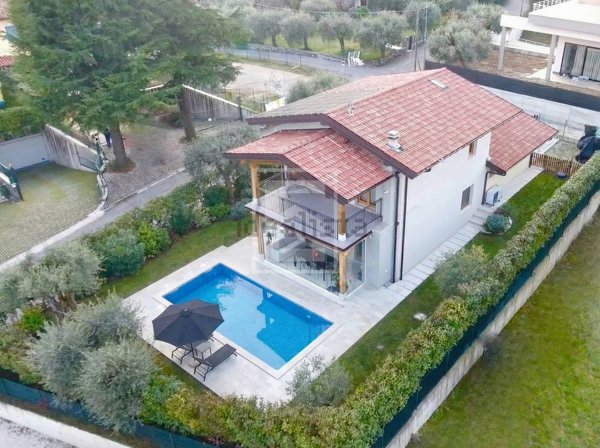 casa indipendente in vendita a Soiano del Lago