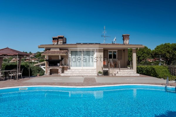 casa indipendente in vendita a Soiano del Lago