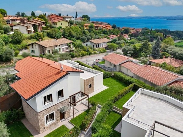 casa indipendente in vendita a Soiano del Lago