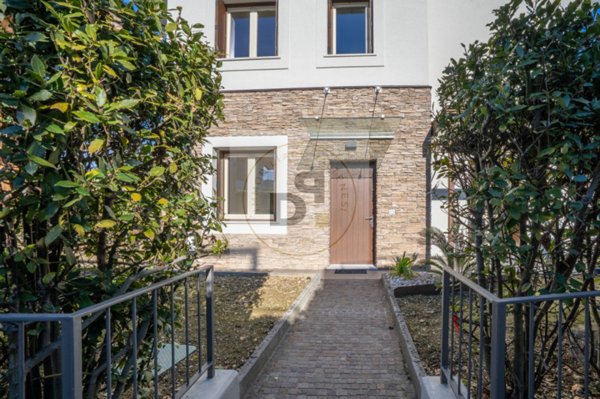 casa indipendente in vendita a Soiano del Lago