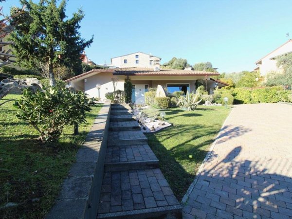 casa indipendente in vendita a Soiano del Lago