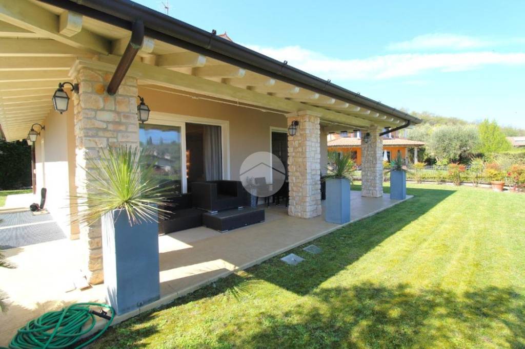 casa indipendente in vendita a Soiano del Lago