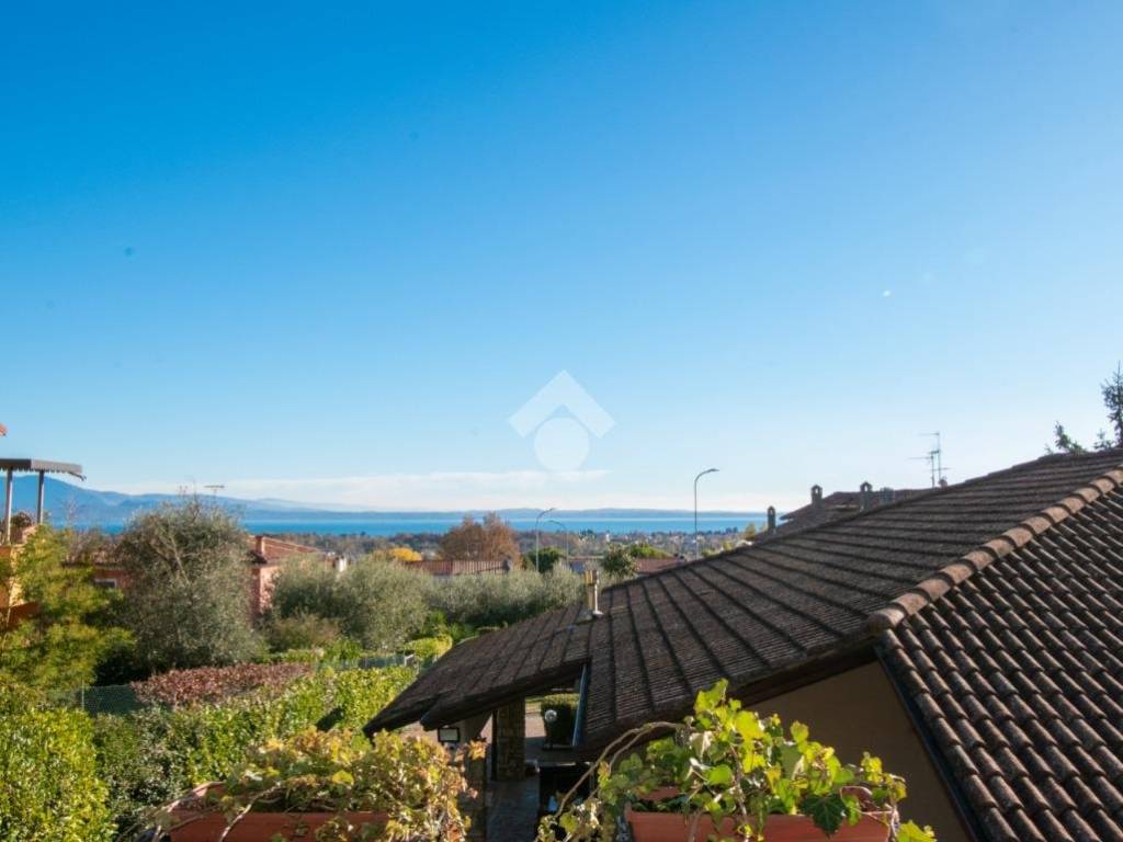 casa indipendente in vendita a Soiano del Lago