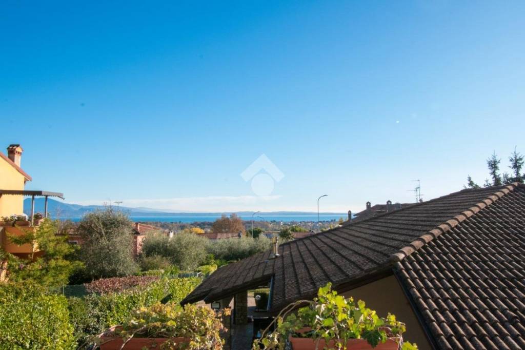 casa indipendente in vendita a Soiano del Lago