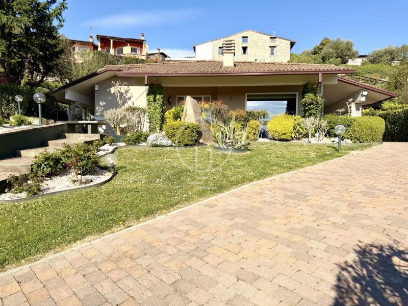 casa indipendente in vendita a Soiano del Lago